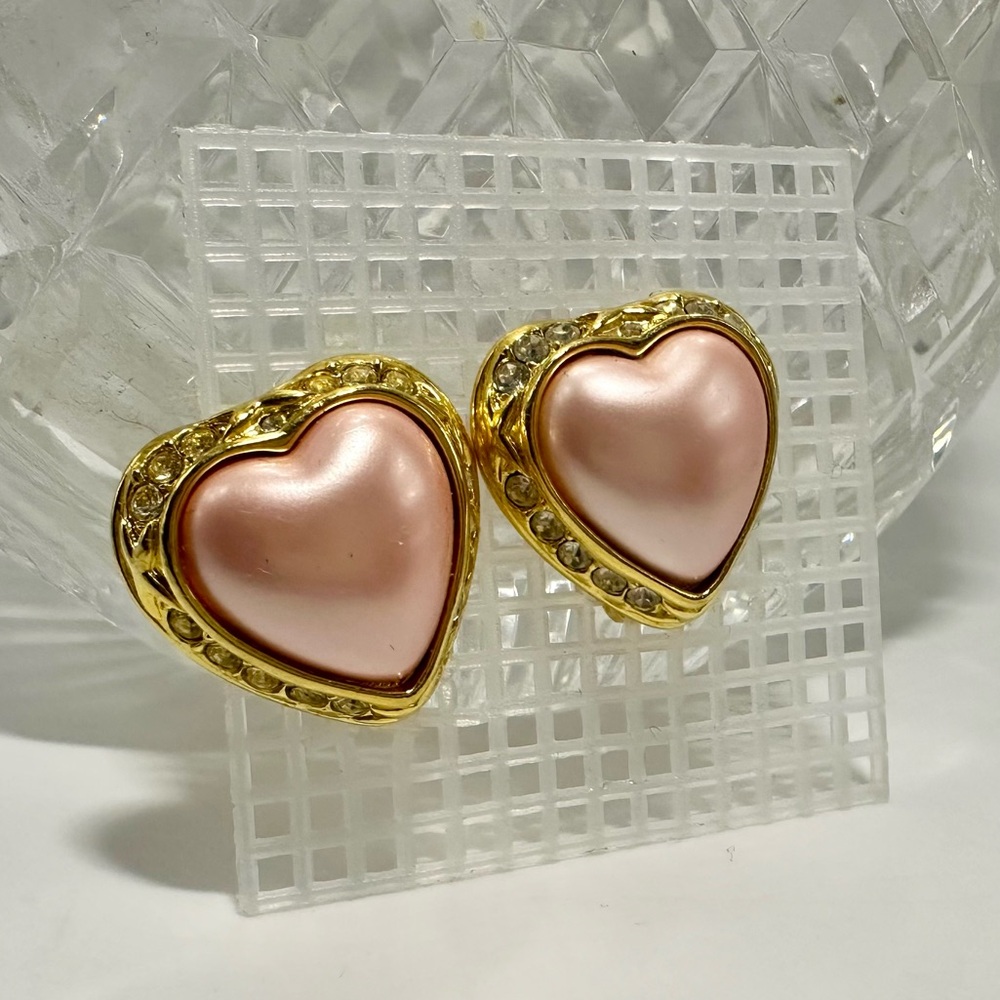 1” Vintage Joan Rivers Pink Heart w Rhinestone Border Cocktail Clip On Earrings - Picture 1 of 5